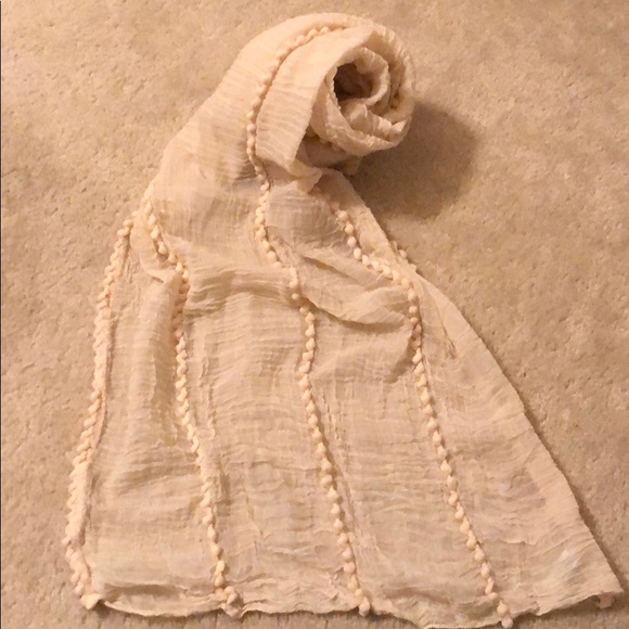 Beautiful semi-sheer Bohemian scarf - Picture 1 of 6